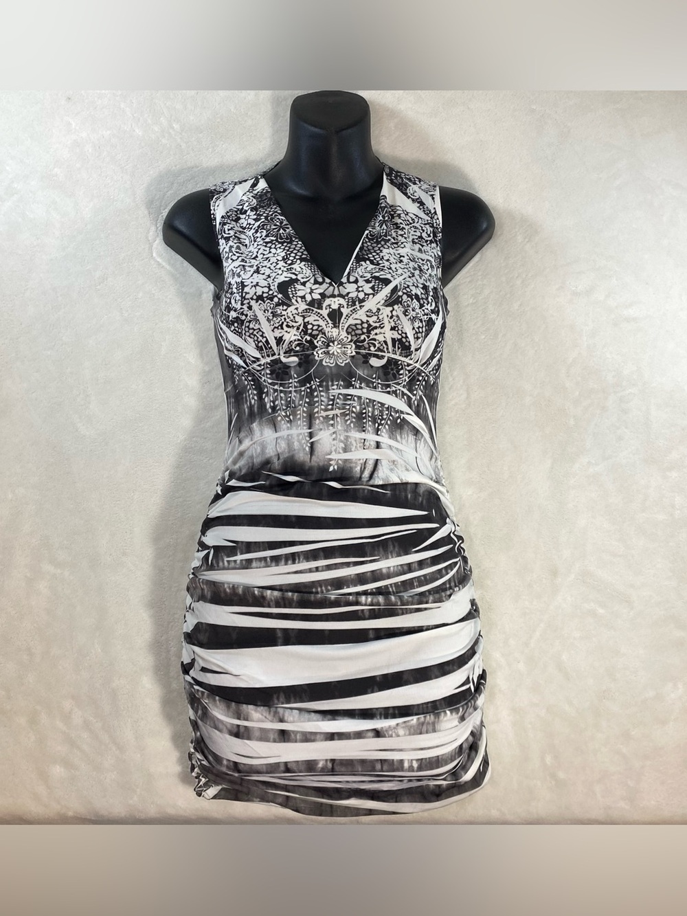 Suzy Shier Black & White Graphic Ruched Bodycon Mini Dress Size Small